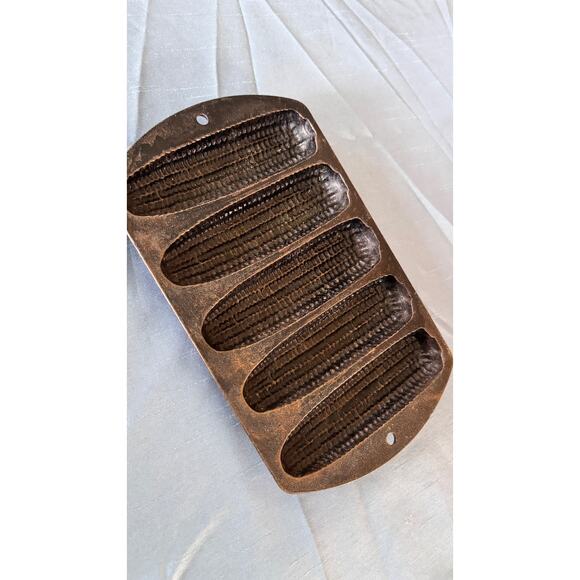 Vintage Lodge Cast Iron 527C2 - 5 Stick Corn Cob Cornbread Muffin Mold Pan 1960s - Picture 1 of 12